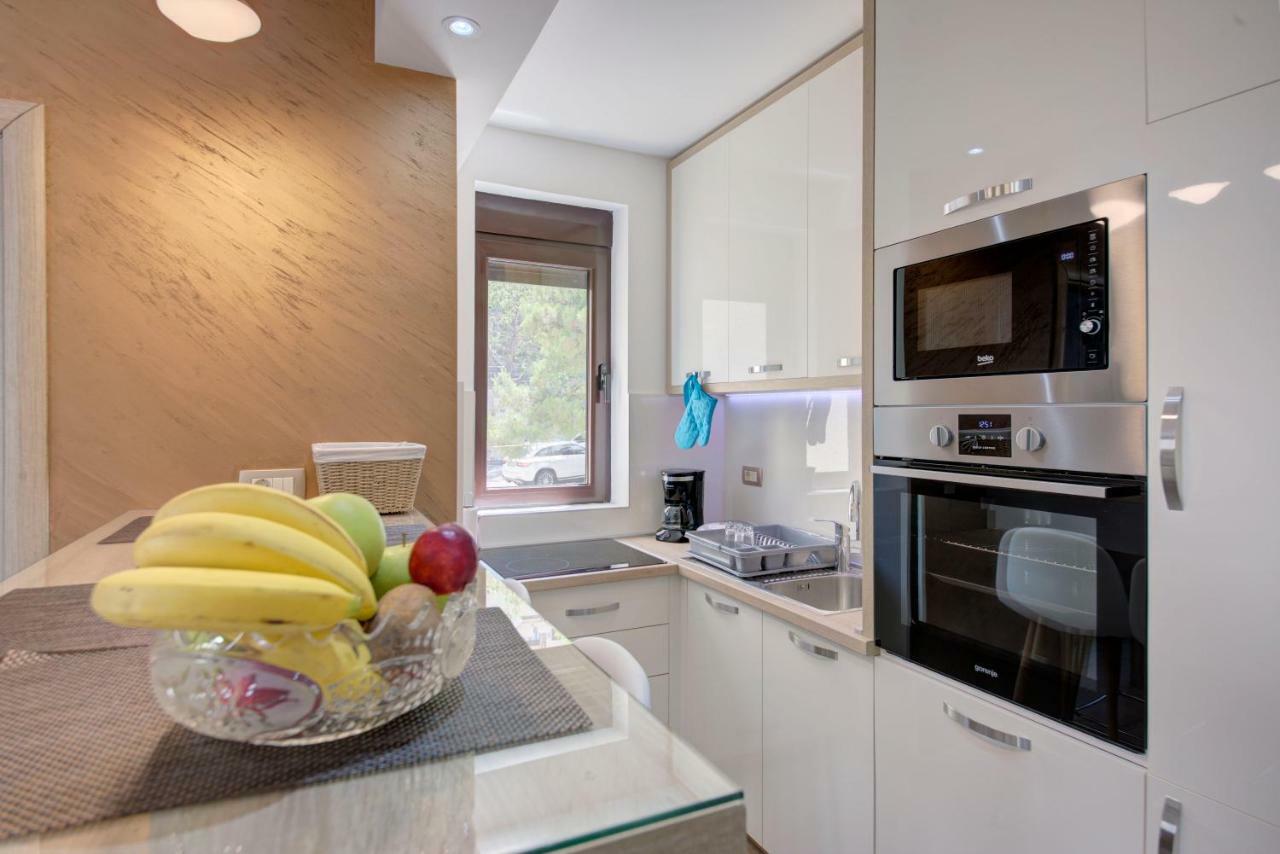Apartment Medusa Risan Bagian luar foto