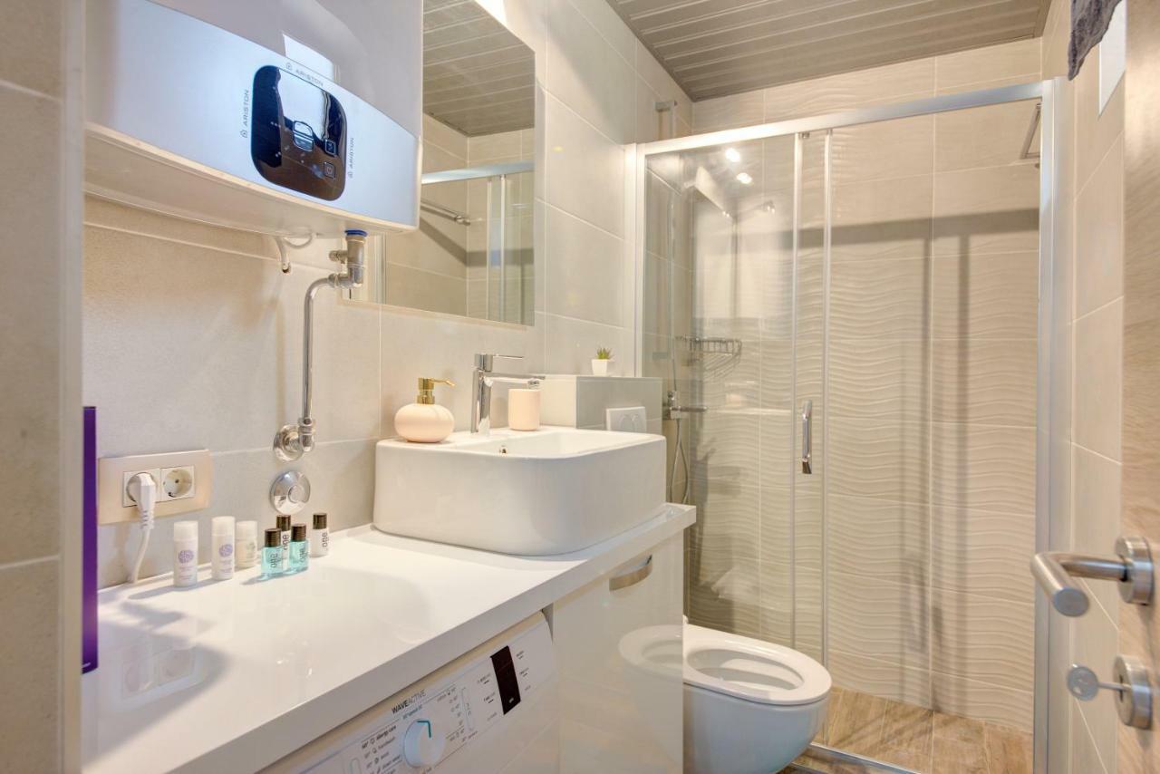Apartment Medusa Risan Bagian luar foto